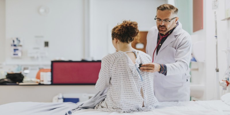 Las reconsultas obligan al médico a actuar con más diligencia para determinar el diagnóstico y el tratamiento