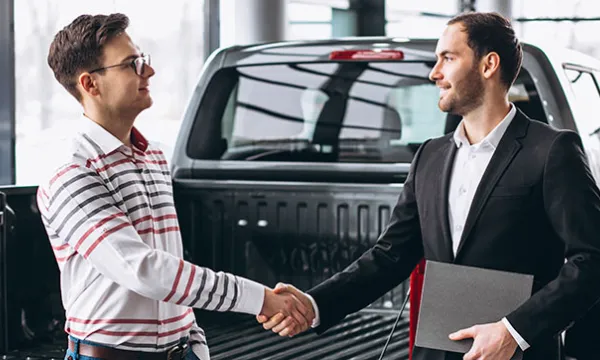 Se presume la validez de las firmas en el contrato de compraventa de un vehículo (Freepik)