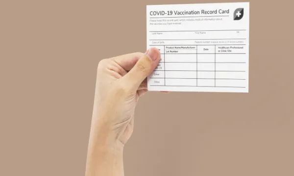 En estos tres pasos puede descargar el certificado digital de vacunación contra covid-19 (Freepik)