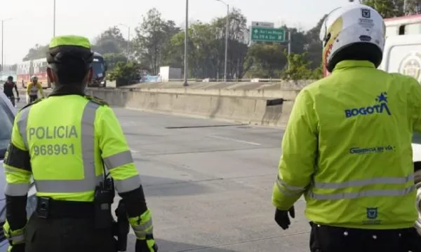Este es el procedimiento que debe adelantar un agente de tránsito ante una presunta infracción (Freepik)