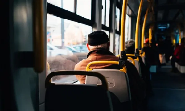 buses-pasajeros-transporte(freepik).jpg