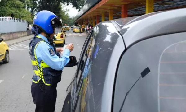 Agente-Transito-(movilidad-medellin)