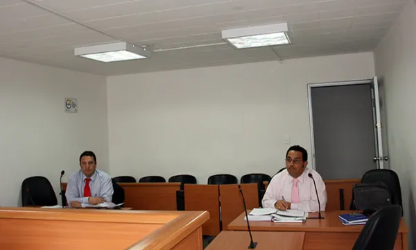 abogado-audiencia-juzgadojuanrivadeneira8.jpg