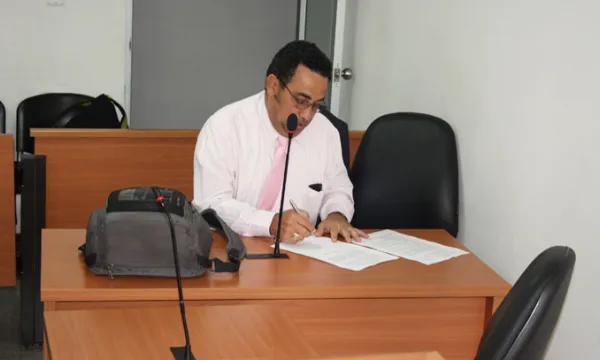 abogado-audiencia-juzgadojuanrivadeneira4-1509241694.jpg