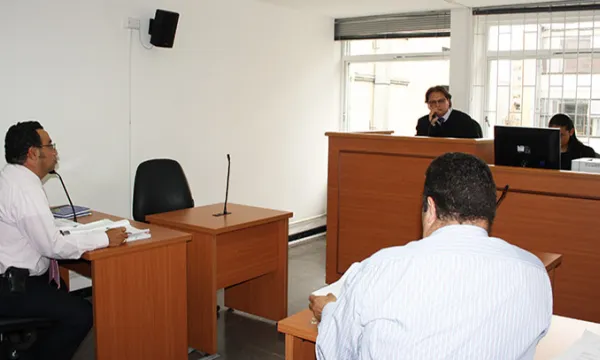 abogado-audiencia-juzgadojuanrivadeneira5-1509241805.jpg