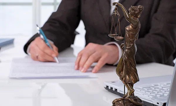 abogado-derecho-justiciashut-1509241739.jpg