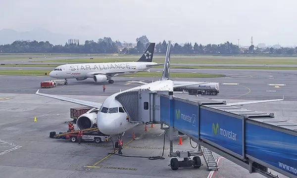 aeropuerto-aviones-bogotamac-1509241904.jpg