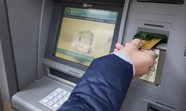 cajero-banco-dinerobig-1509241779.jpg