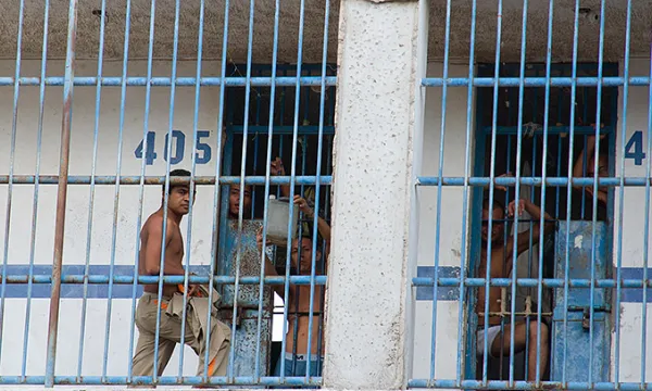 carceles-hacinamiento-derechoshumanos1def-1509241887.jpg