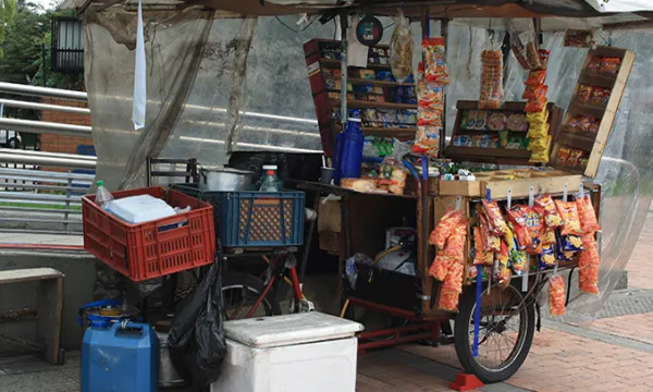 comercio-informal-ambulantejuancamilorivadeneira-1509241784.jpg