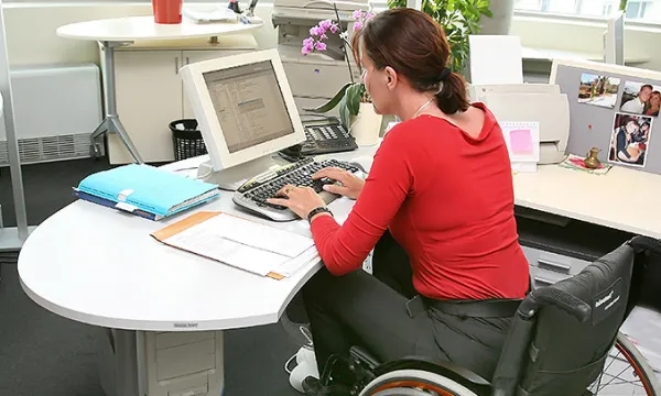 discapacitado-silladeruedas-trabajo2shut-1509241719.jpg