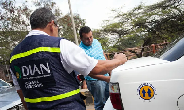 funcionario-dian-inspectorminhacienda-1509241819.jpg