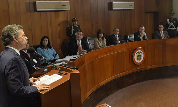 santos-corteconstitucional-plebiscitopres-1509241747.jpg