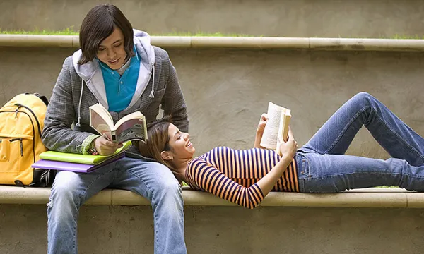 universitarios-adolecentes-estudiothink-1509241676.jpg