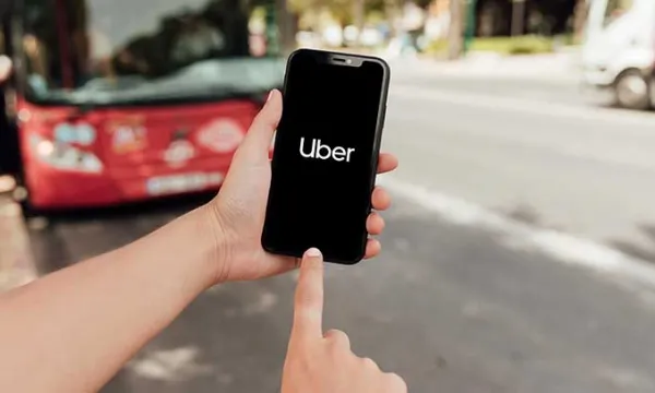 uber-transporte-celularfreepik.jpg