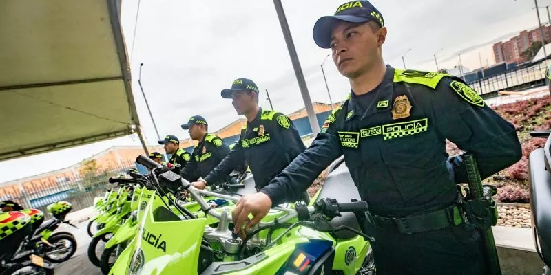 hombre-policia-moto