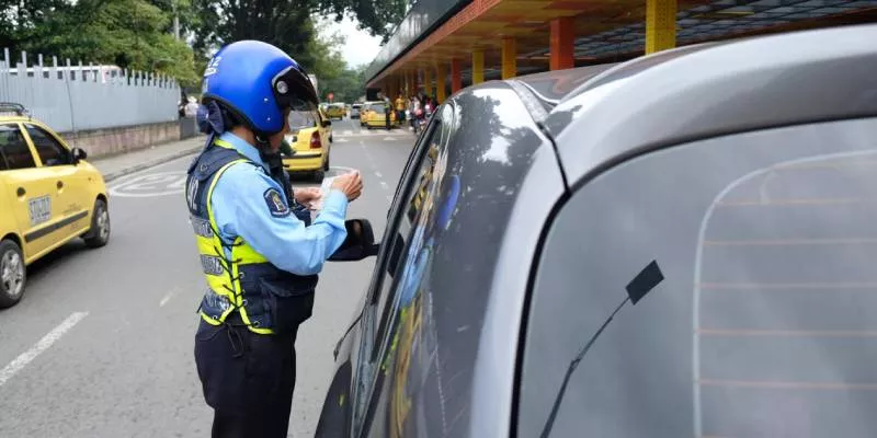 Agente-Transito-(movilidad-medellin)