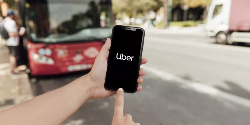 uber-aplicacion-celular(freepik)