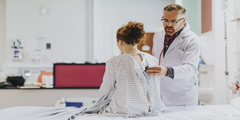 A último debate irá proyecto que reconoce como sujetos de especial protección a personas que padecen cáncer (Rawpixel)