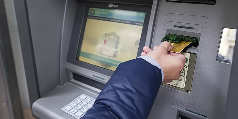 cajero-banco-dinerobig-1509241774.jpg