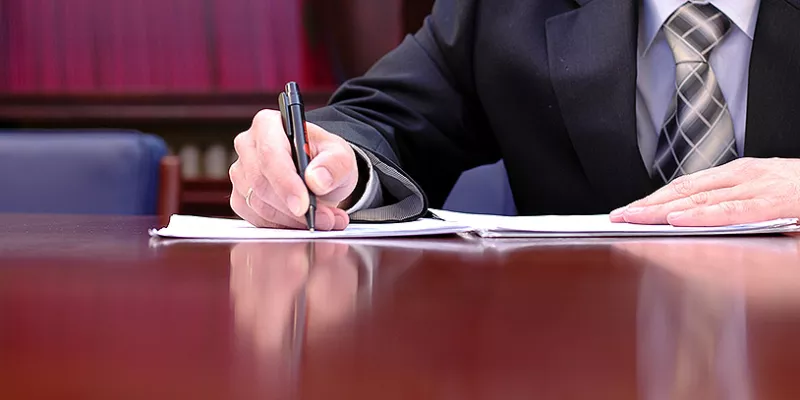 contrato-firma-documento1big-1509241721.jpg