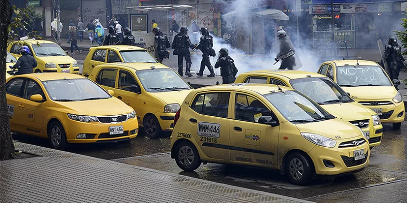 taxis-paro-bloqueo-bogota1hp.jpg